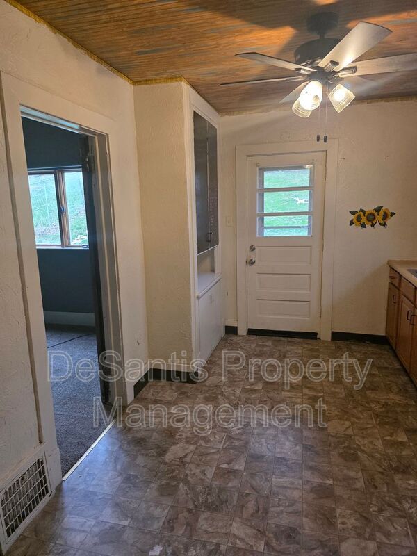 Building Photo - 1220 Maple Ave