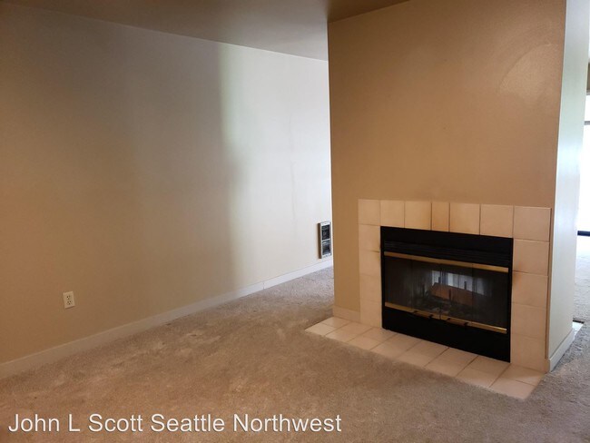 Building Photo - 2 br, 1 bath House - 5225 50th Avenue NE #205