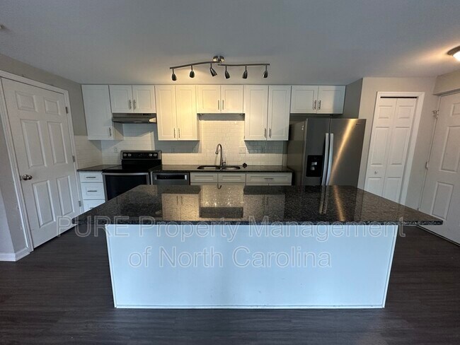 Building Photo - 9531 Shannon Green Dr