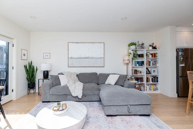 Building Photo - 69 Lubec St