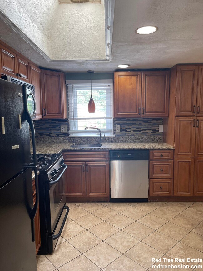 Building Photo - 62 Frederickson Dr