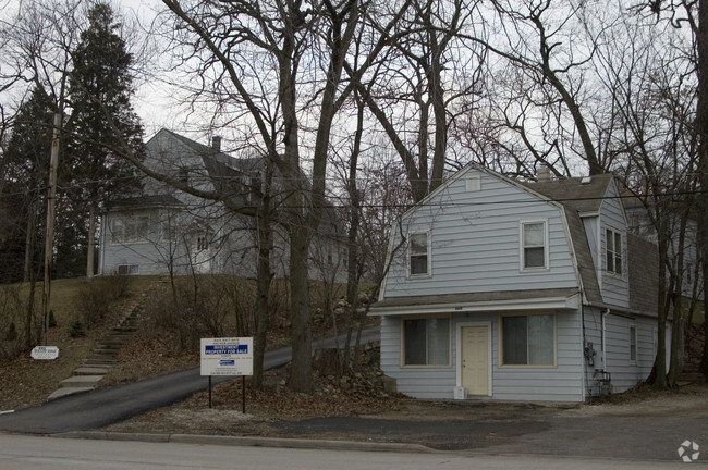 Building Photo - 8415-8419 S Archer Ave