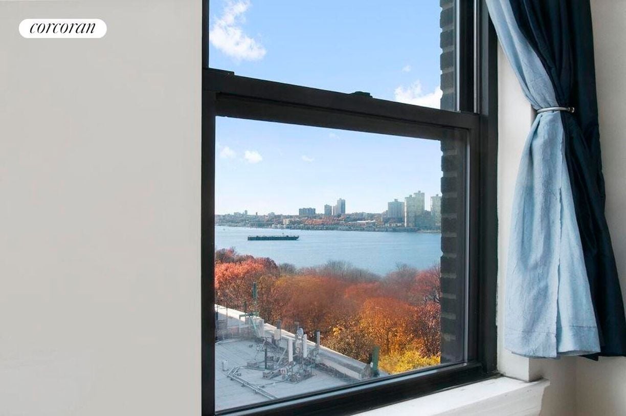 Foto del edificio - 230 Riverside Dr