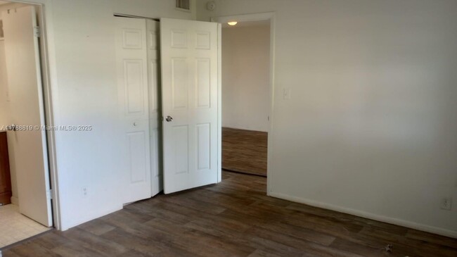 Building Photo - 8060 N Colony Cir