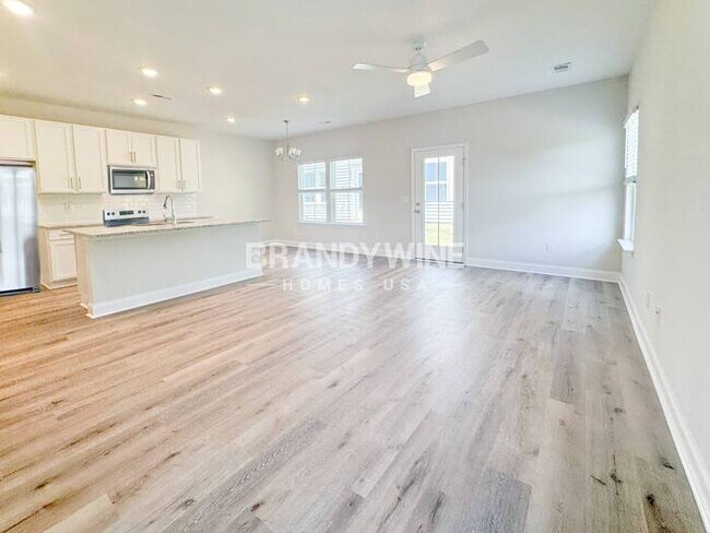 Foto del edificio - 1020 Wildflower Dr