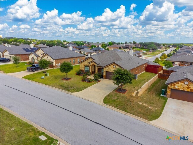 Foto del edificio - 2033 Catkins Ln