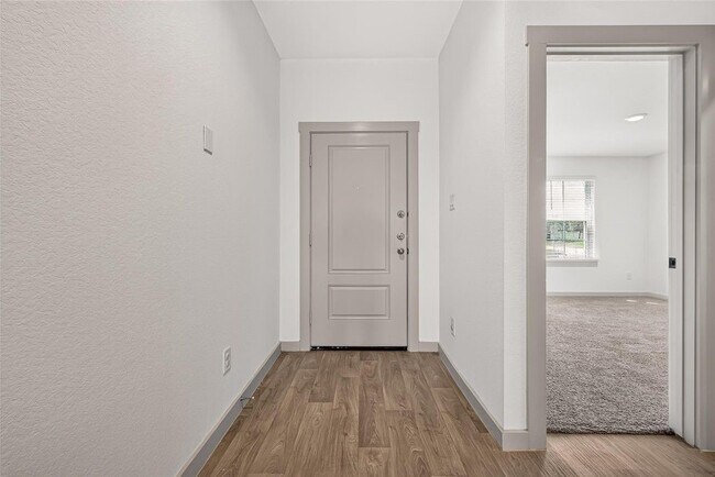 Foto del edificio - 8043 Black Forest Ln