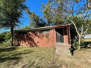 Building Photo - 3232 Sumner St