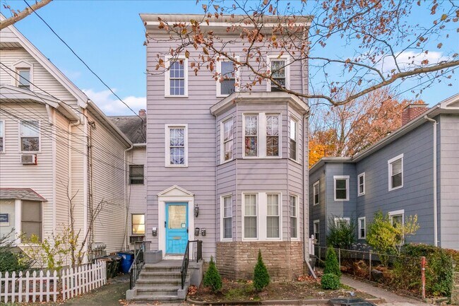 Building Photo - 815 State St
