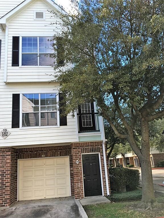 Building Photo - 9200 Westheimer Rd