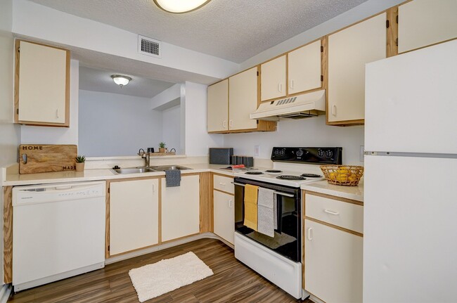 Foto del edificio - Tuscany Pointe at Somerset Place Apartment Homes