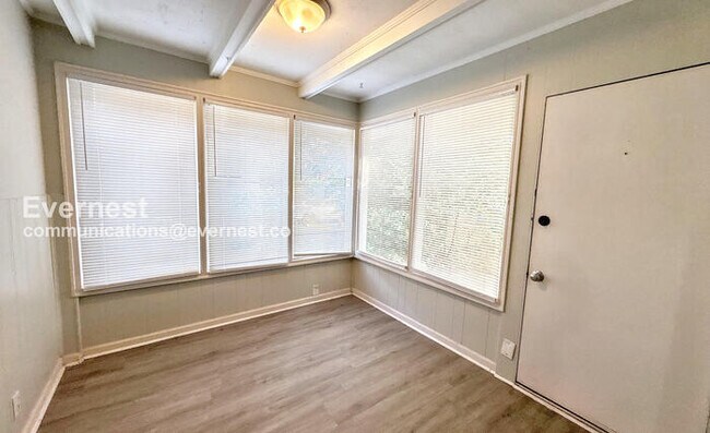 Foto del edificio - 3 Bed/1.5 Bath Home with Fenced Yard / Pet-Friendly / Vouchers Accepted / Available Now!