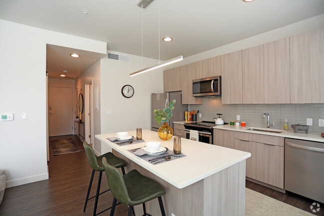 1BR, 1BA - 1E - SOVA ON GRANT