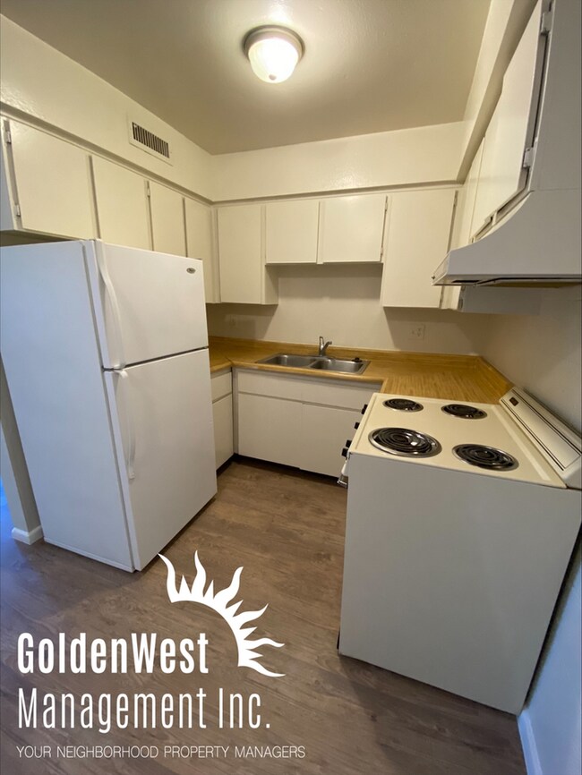 Building Photo - Cozy 1Bdm 1Ba Condo Unit Near The Strip