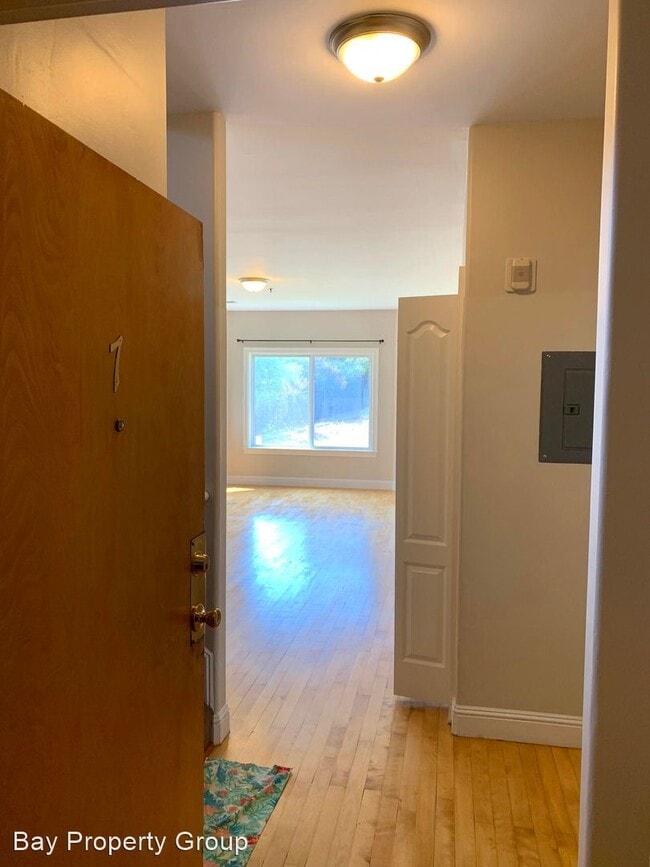 Building Photo - 4 br, 3 bath House - 1081 Le Conte Ave #7