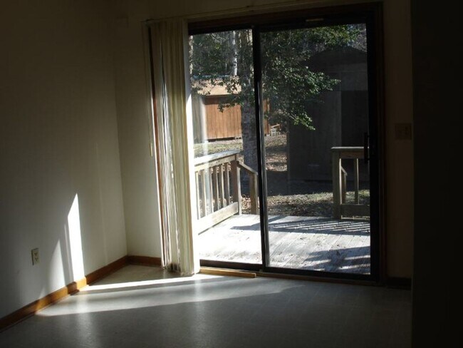 Foto del edificio - 105 Hickory Hills Ct