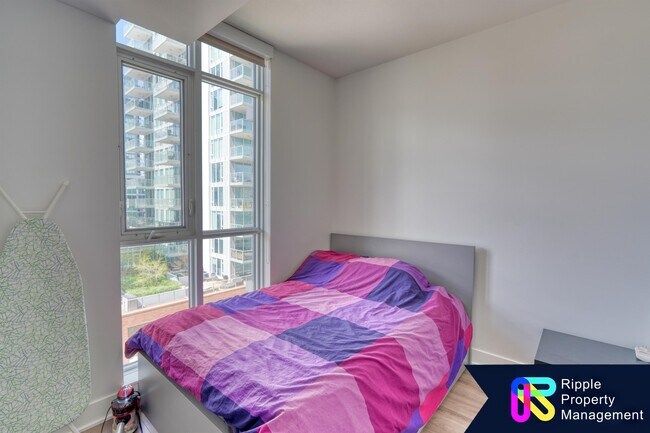 Photo du bâtiment - 550 Riverfront Ave SE