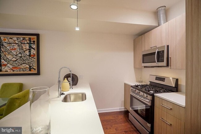 Foto del edificio - 1346 Nicholson St NW