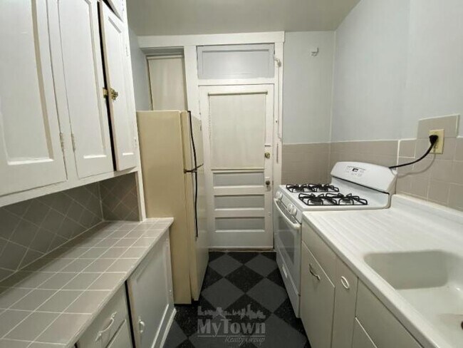 Foto del edificio - 0 bedroom in Chicago IL 60618