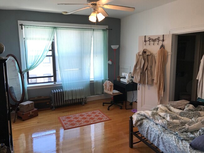 Foto del edificio - 3734 N Pine Grove Ave