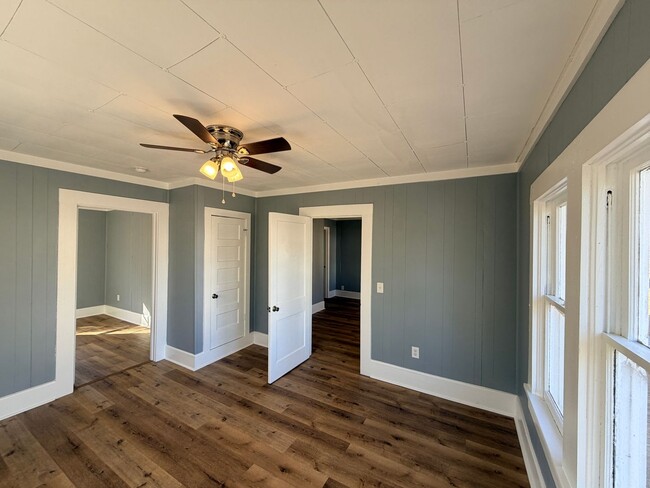 Building Photo - Studio Home in Nashville