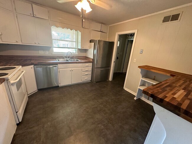 Building Photo - Home for Rent Near Mountain Brook