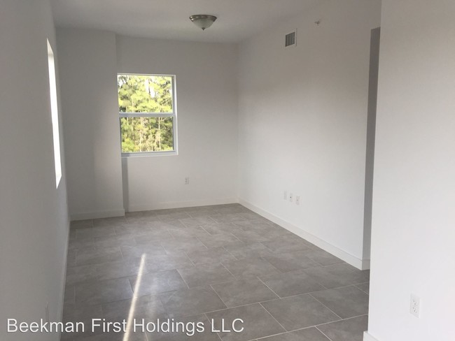 Building Photo - 3 br, 2 bath Apartment - 260 NW 71st Avenue