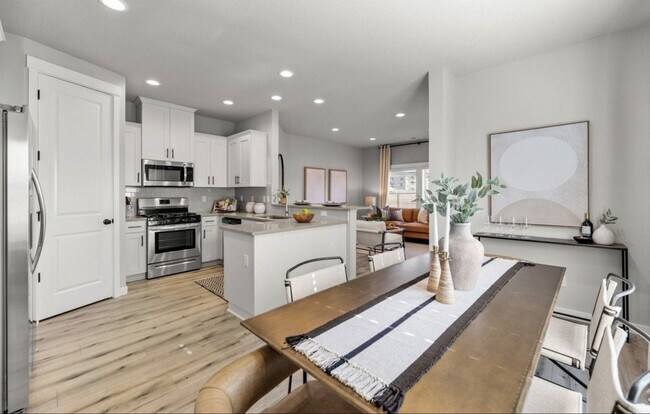 Foto del edificio - Brand New & Beautiful !  Holt Home-3 BR 2....