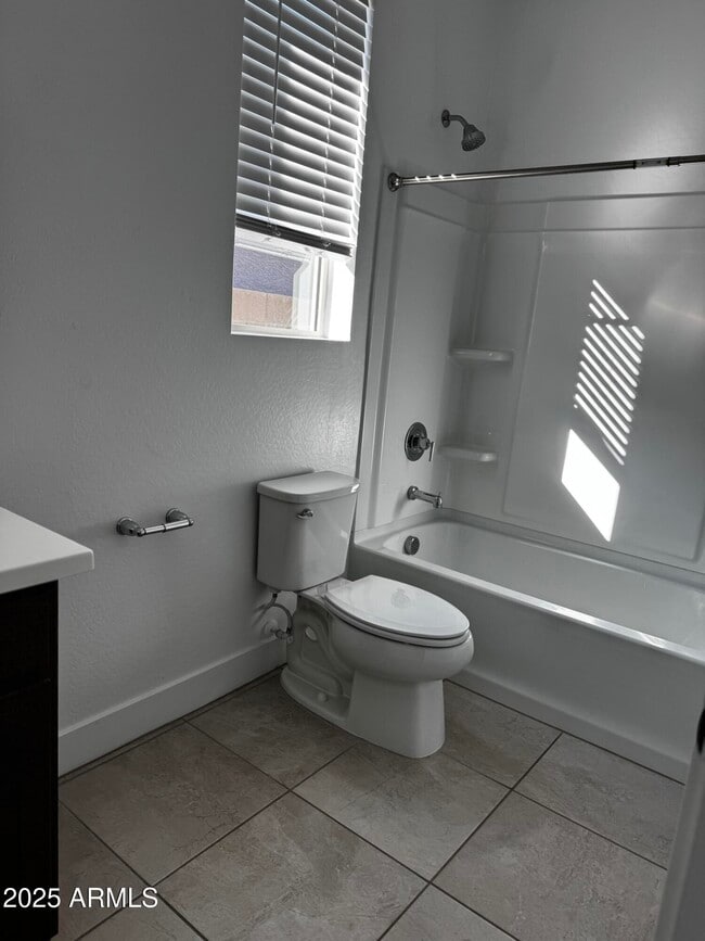 Foto del edificio - 23436 W Winslow Ave