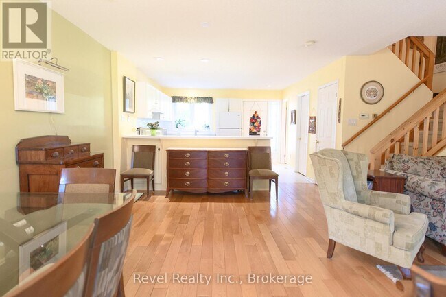 Photo du bâtiment - 145-145 Fairway Crescent
