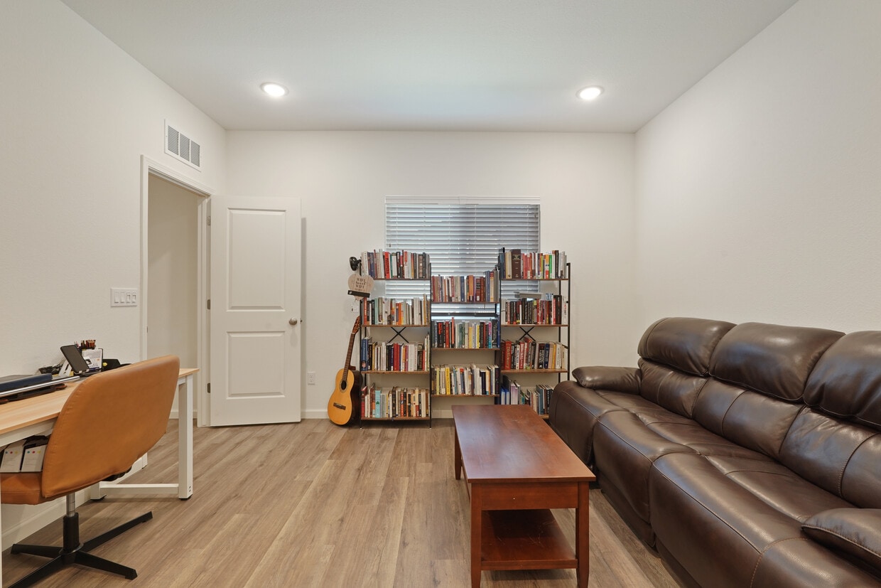 Primary Photo - 1416 Willowedge Way