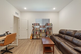 Building Photo - 1416 Willowedge Way