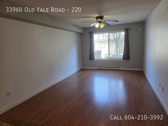 Photo du bâtiment - 1 Bedroom at Old Yale Heights!
