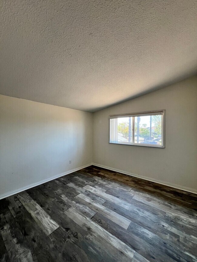 Foto del edificio - 1552 Elm Ave