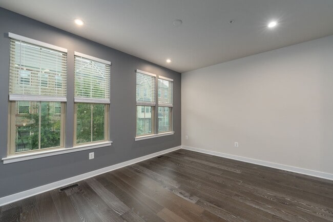 Building Photo - 232 S Newkirk St