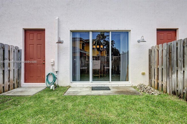 Foto del edificio - 2311 NE 42nd Cir