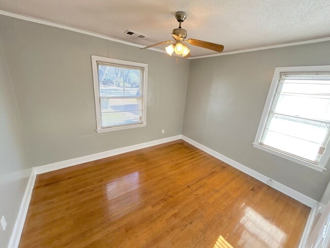 Photo - 1323 Victor Dr House