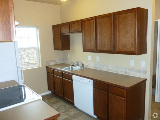 Kitchen - Reed Townhomes