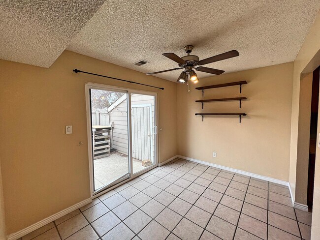 Foto del edificio - 8783 Yukon St