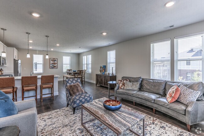 Two Bedroom Duplex - The Bungalows on 204