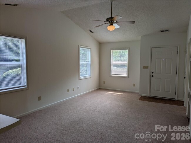Building Photo - 113 Birdie Ct