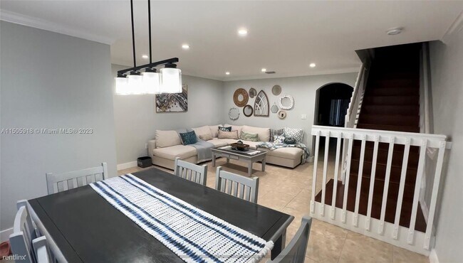 Building Photo - 3 br, 2.5 bath Townhome - 3059 SW 129th Way
