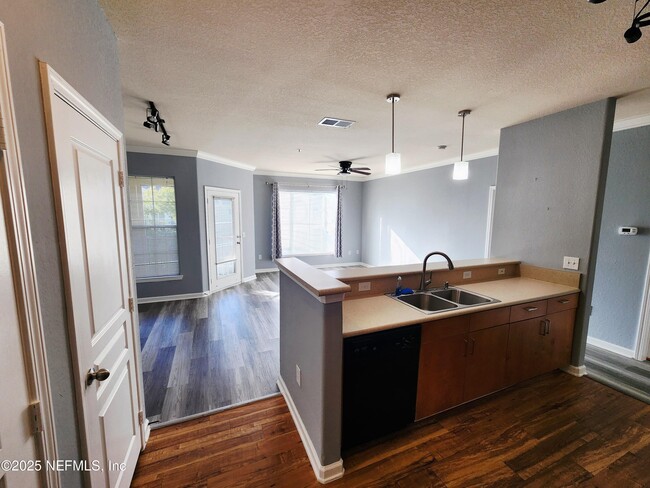 Foto del edificio - 8290 Gate Pkwy W