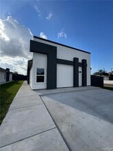 Building Photo - 17 Clinton St