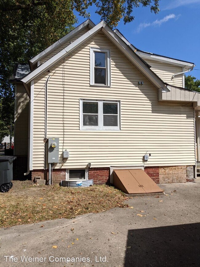 Building Photo - 4 br, 2 bath House - 713 W. Springfield