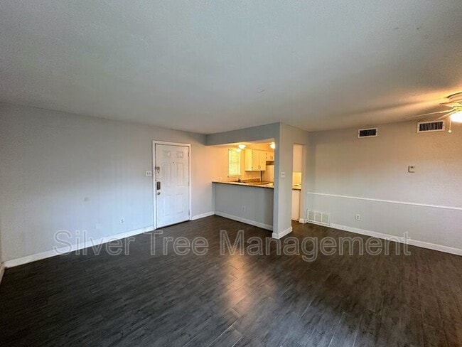 Photo - 4820 Wellesley Ave Apartment