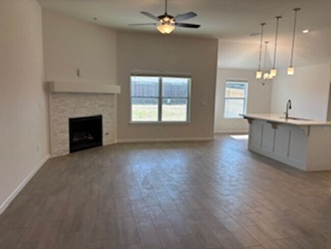Building Photo - Newly Built!
