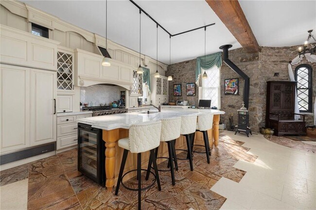 Foto del edificio - 60 Old Beach Rd