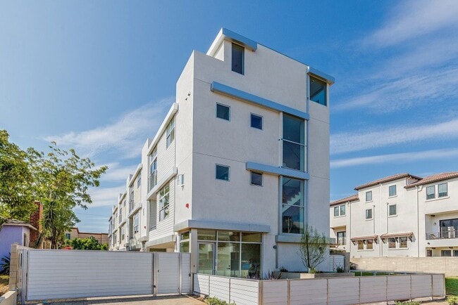 Building Photo - 5935 W Parkcrest Pl