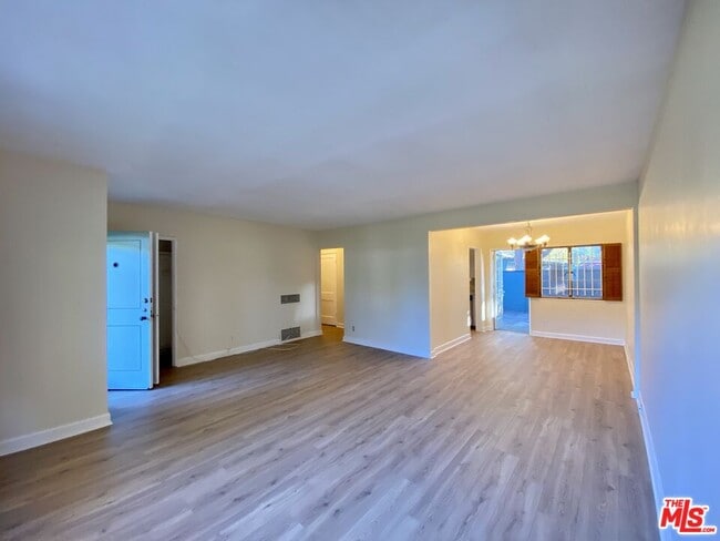 Building Photo - 5438 Village Grn